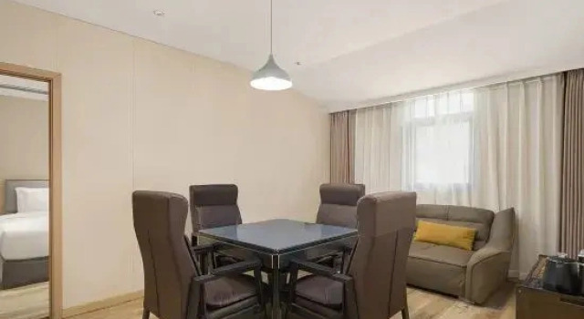 Люкс Superior 7 Days Premium Hotel (Zhumadian Tianzhong Mountain Avenue)
