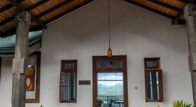 Sky Lodge, Забронировать Отель Канди 