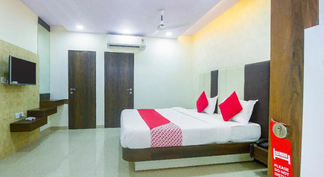 Люкс Standard OYO Flagship 76385 Hotel Samrat Palace - Moca