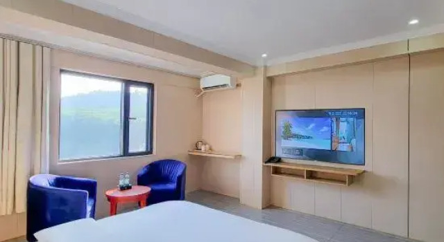 Трёхместный семейный люкс Jinganglong Hotel