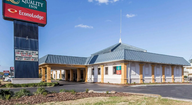 Quality Inn & Suites Conference Center Thomasvilee, Book Hotel Thomasville Georgia