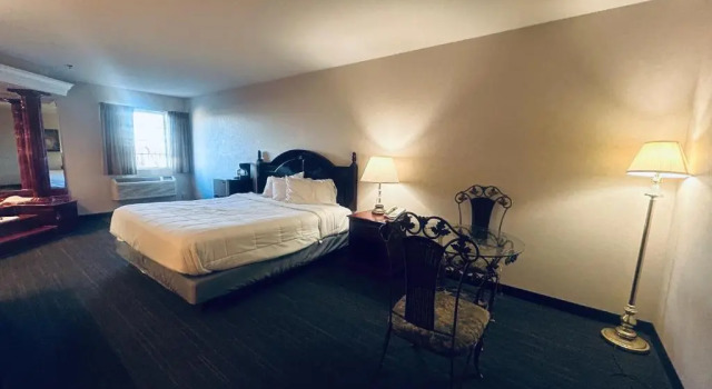 Четырёхместный номер Standard Osage Village Inn Near Lake Ozarks US 54