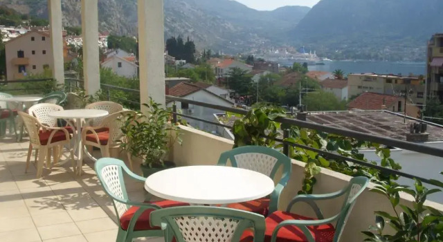 Apartments Dakovic, Book Lejlighed Hoteller i Kotor Riviera med parkering, Parkering