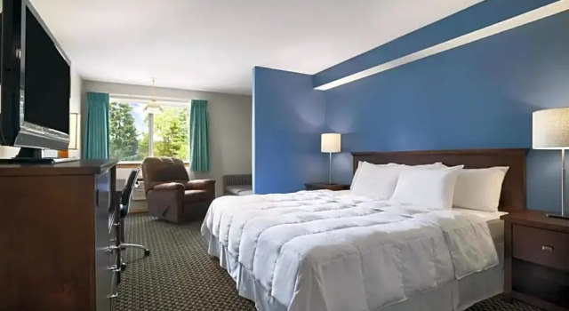Номер Standard Days Inn by Wyndham Lacey Olympia Area