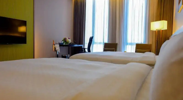 Четырёхместный номер Deluxe Grand Royal Hotel
