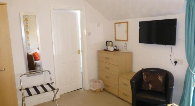 Bryn Derwen Guest House, Забронировать Гостевой дом Конуи Клоид