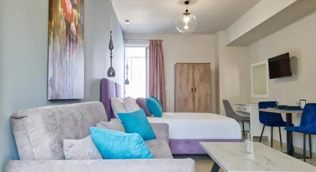 Epipleon Luxury Suites -104- Δωμάτιο 35τμ με βεράντα 35τμ μπροστά στη θάλασσα, Buchen Sie Ferienwohnung Apartments in Platanitis, Ferienwohnung