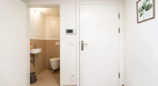 Апартаменты Quiet and cozy apartment next to Mariahilfer Strasse and Naschmarkt with AC