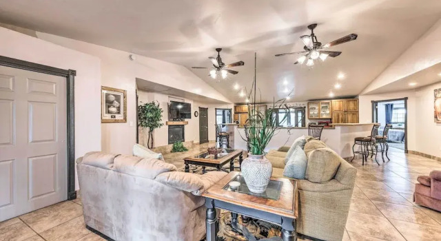 Casa Ruidoso Cabin: Hot Tub, Views & Pool Table!, Varaa Lomakoti Alto New Mexico