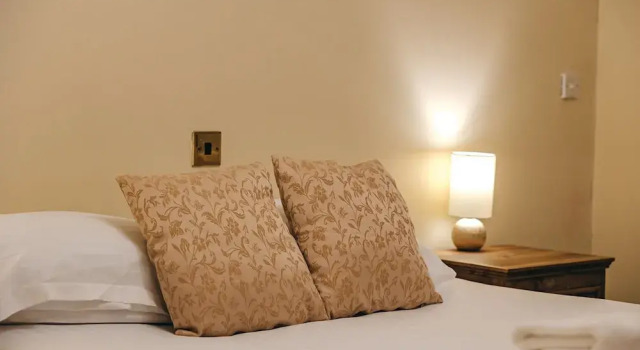2 Bedroom Cottage for 4 Guests, No Deposit, Varaa Lomakoti Mökit kohteessa Merseyside, Mökki