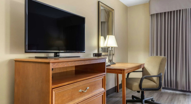 Четырёхместный номер Standard Econo Lodge & Suites Southern Pines - Pinehurst