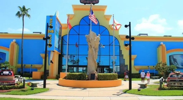 Bright and Beachy 2Bed 1Bath Home - Unit 210, Varaa Hotelli Cape Canaveral Space Coast