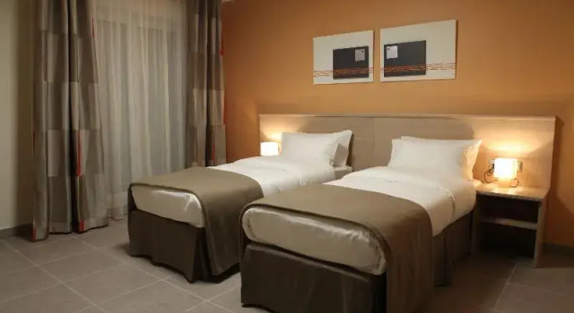 Трёхместный номер Standard Цокольный этаж The Originals Boutique, Hotel lOccitan, Aubagne