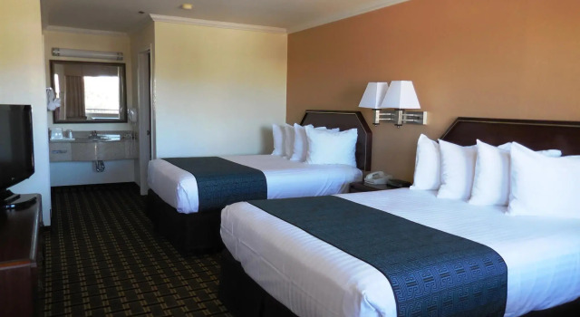 Четырёхместный номер Standard Best Western Garden Inn
