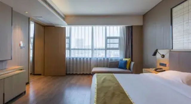 Люкс Deluxe Echarm Hotel (Xiantao Wushang Sports Center)