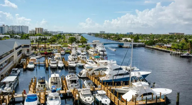 Четырёхместный номер Deluxe Sands Harbor Resort and Marina