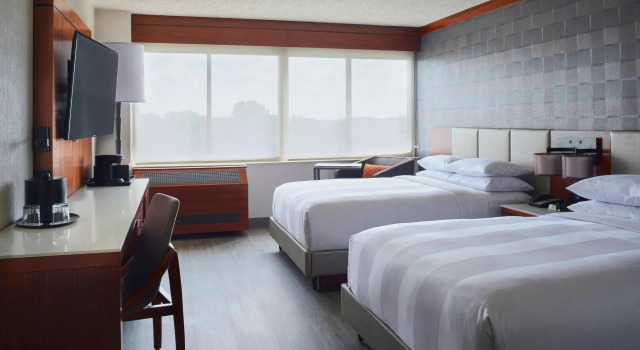 Четырёхместный номер Standard Detroit Marriott Southfield