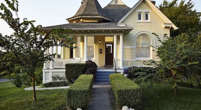 1501 Linden Manor Bed and Breakfast, Забронировать Отель «постель и завтрак» Нэшвилл Теннесси, рядом с Belmont Mansion