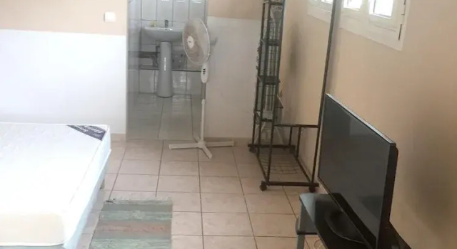Studio in La Trinité, With Enclosed Garden and Wifi - 9 km From the Be, Prenota Appartamento Hotel a La Trinite con parcheggio, Parcheggio