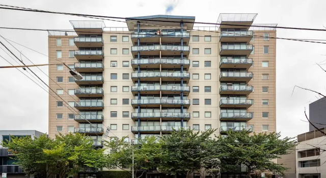 South Melbourne 2 Bed Parking, Book Apartment  