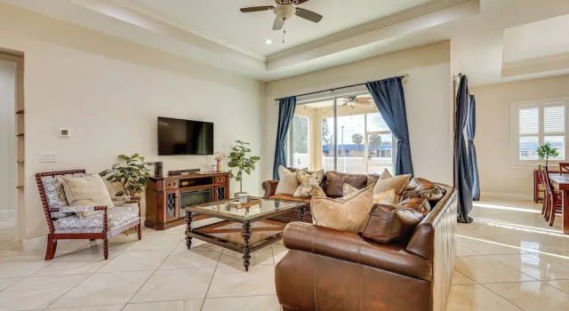 Коттедж Pet-friendly Home w/ Fenced Yard in Fort Myers!