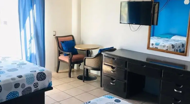 Четырёхместный номер Standard с балконом и с видом на океан Hotel Chapala