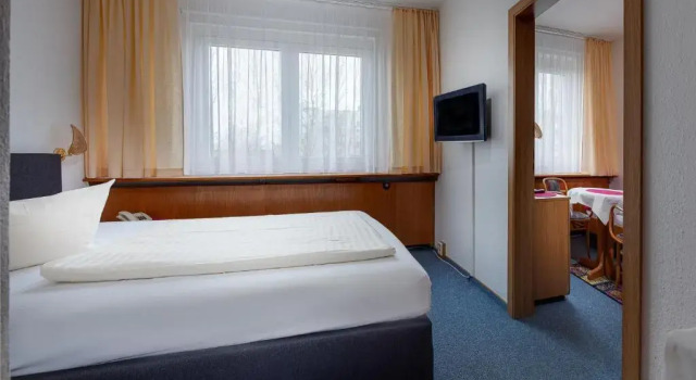 Hotel Horizont GmbH, Забронировать Отель Отели Нойбранденбурга с парковкой, Парковка