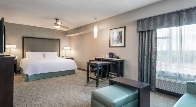 Двухместный люкс Homewood Suites By Hilton Ottawa Airport