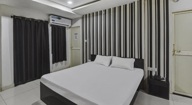 OYO 82390 Vr Guest House, Забронировать Гостевой дом Рева штат Мадхья-Прадеш