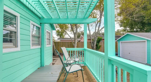 Коттедж Galveston Vacation Rental: Deck & Central Location