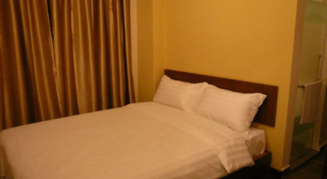 101 Lake View Hotel