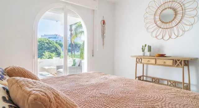 Sanders Beach - Stunning Villa Near Puerto Banus, Забронировать Вилла Отели Марбелья 3 звезды, рядом с Художественный музей Ralli, 3*