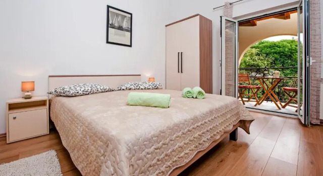 Apartments & Rooms Chiara