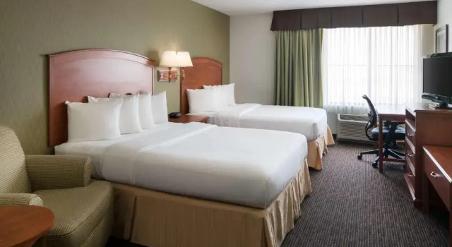 Четырёхместный люкс Spark by Hilton Denver International Airport