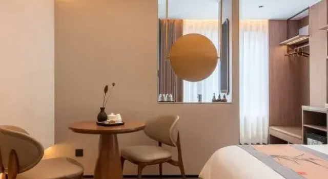 Двухместный семейный люкс с видом на город Xiyue Designer Hotel (Zhongshan Ferry Branch, Erma Road Food Street)