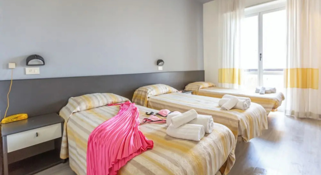 Трёхместный номер Standard с балконом и с видом на море Hotel Airone