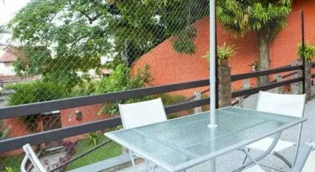 São Conrado Yellow House