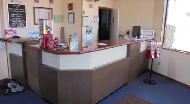 Pine Lodge Motel