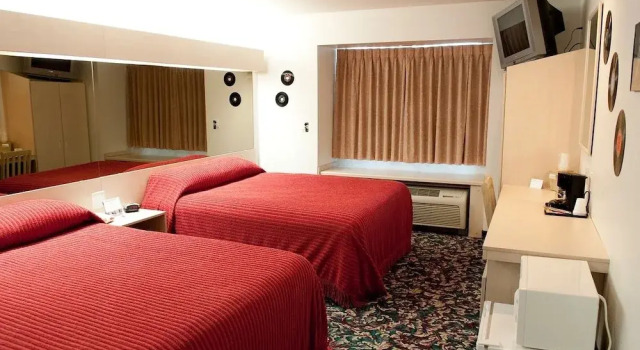 Четырёхместный номер Deluxe Motel 6 McAlester OK - South