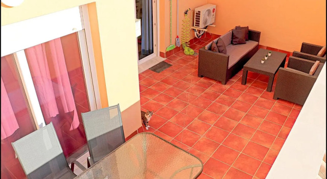Apartamento en segunda linea, con piscina comunitaria