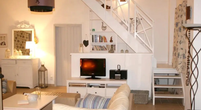 House With 4 Bedrooms in Léobard, With Private Pool and Furnished Gard, Book Hotel Hoteller i Leobard med parkering, Parkering