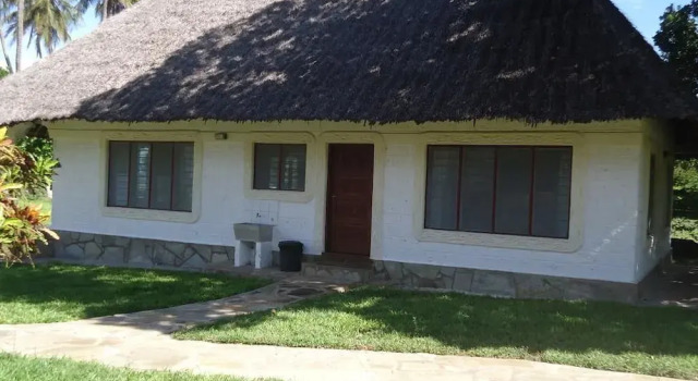 Коттедж Comfort Simba Oryx Beach Cottages