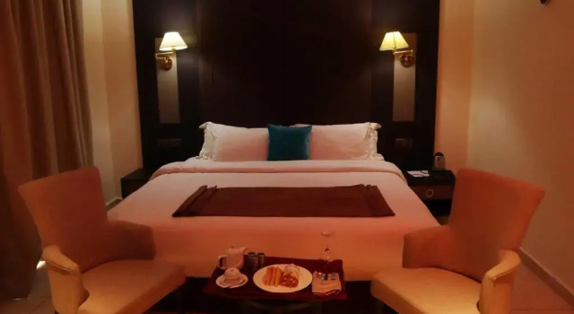 Camera Deluxe Monty Suites Calabar