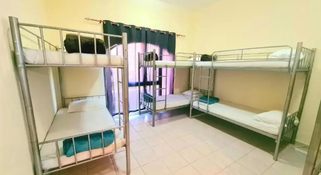 Кровать в общем номере Expo Stay
