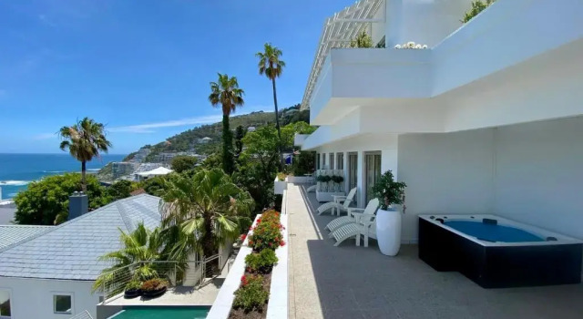 Вилла с видом на море Clifton YOLO Spaces - Clifton Mansion Villa
