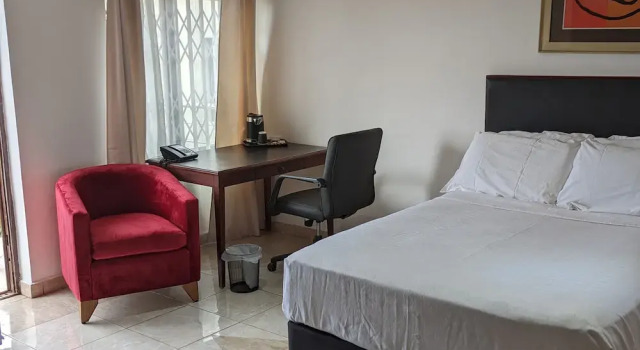 KoKo Palm Inn, Rezerwuj Hotel Hotele w Greater Accra z basenem, Basen
