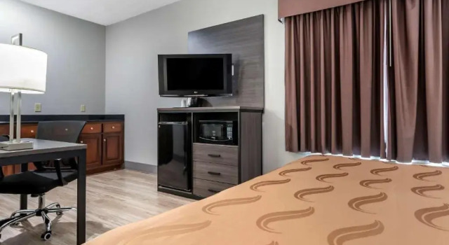 Люкс Standard Quality Inn & Suites Demopolis