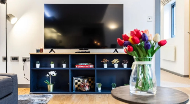 2 Bed 2 Bath Deluxe Flat in Kensington