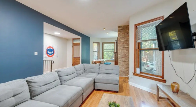 Pet-friendly W/pool Table: Walk to Wrigley Field