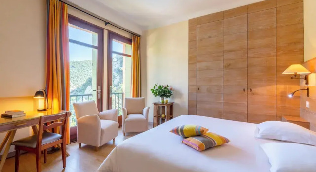 Номер Comfort Les Pyrénées - le Grand Hôtel & le Château